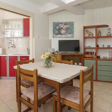 2 Bedroom Stunning Apartment In Kastel Kambelovac Kaštela Exteriér fotografie