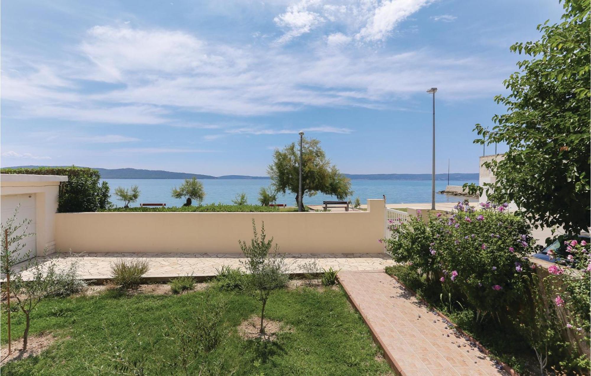2 Bedroom Stunning Apartment In Kastel Kambelovac Kaštela Exteriér fotografie