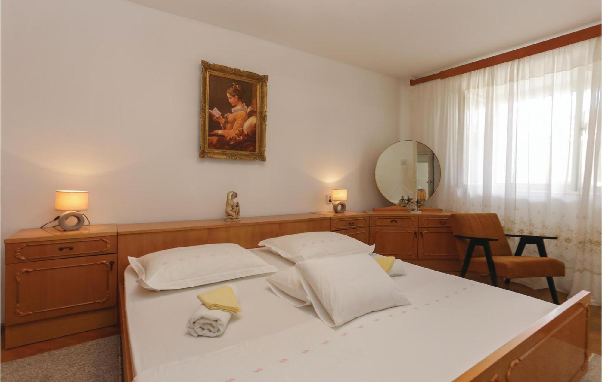 2 Bedroom Stunning Apartment In Kastel Kambelovac Kaštela Exteriér fotografie