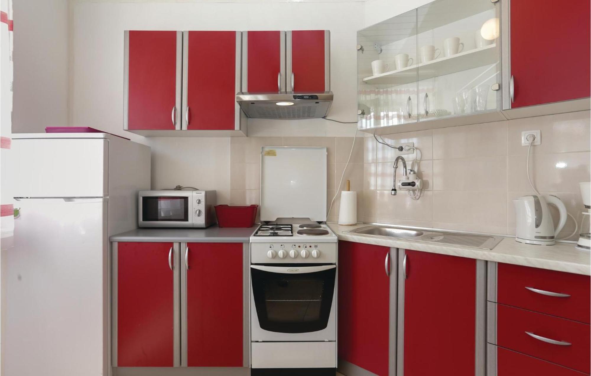 2 Bedroom Stunning Apartment In Kastel Kambelovac Kaštela Exteriér fotografie